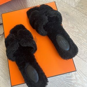 NIB Hermés Shearling Teddy Oran Sandals Size 37